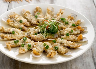 FREE Steamed DUOTOU Clam with Garlic when you dine in at PUTIEN